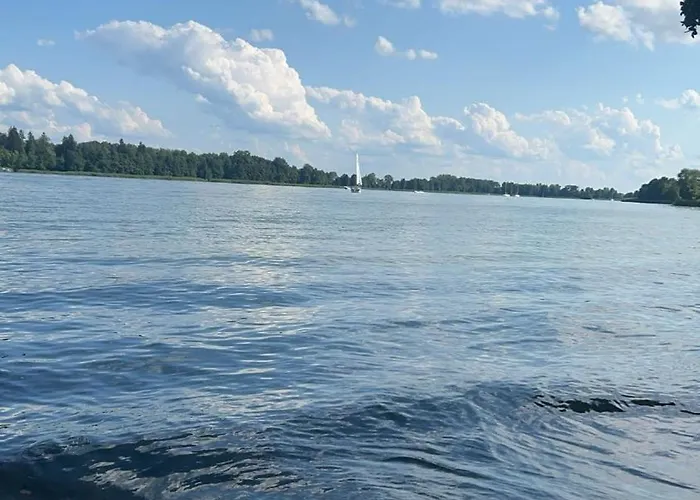 Zielona Ostoja - Domy Caloroczne Z Wlasna Linia Brzegowa