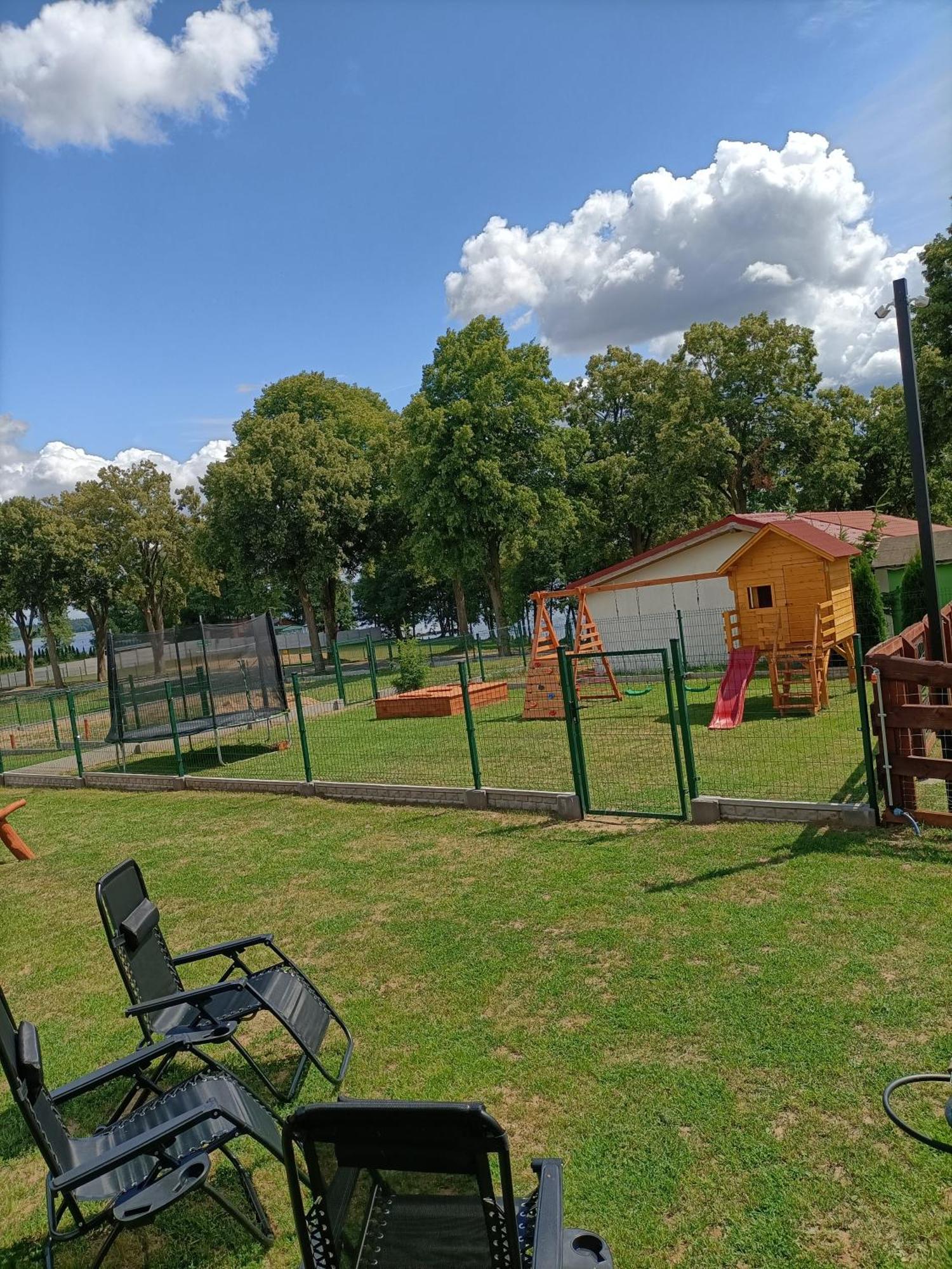 Zielona Ostoja - Caloroczne Z Wlasna Linia Brzegowa